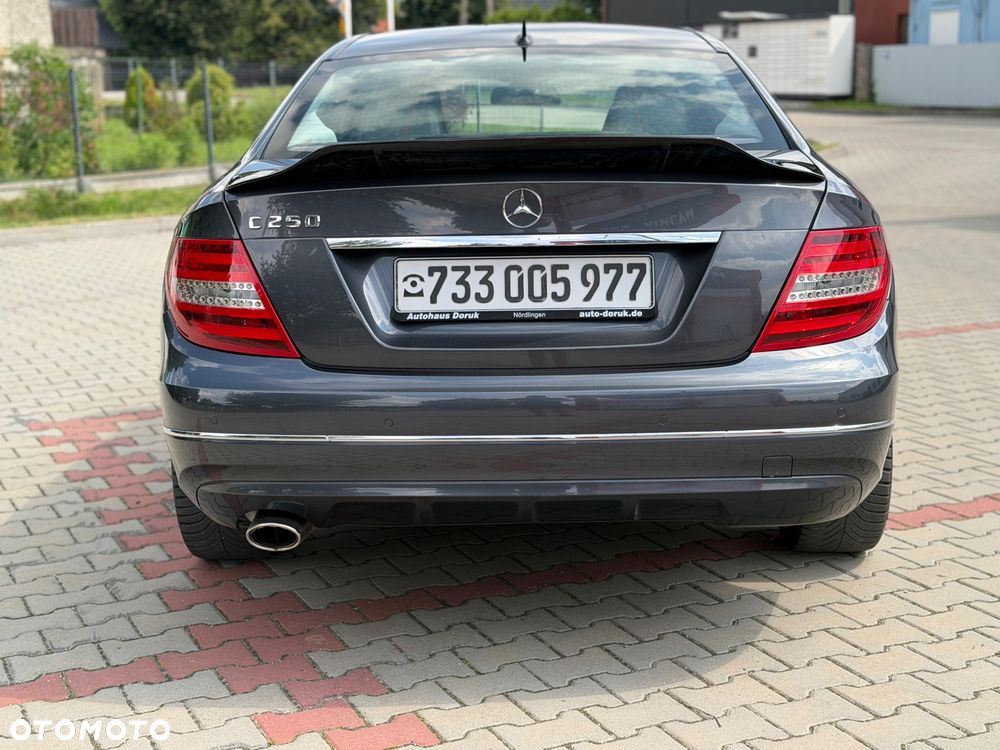 Mercedes-Benz Klasa C 250 CGI BlueEff - 17