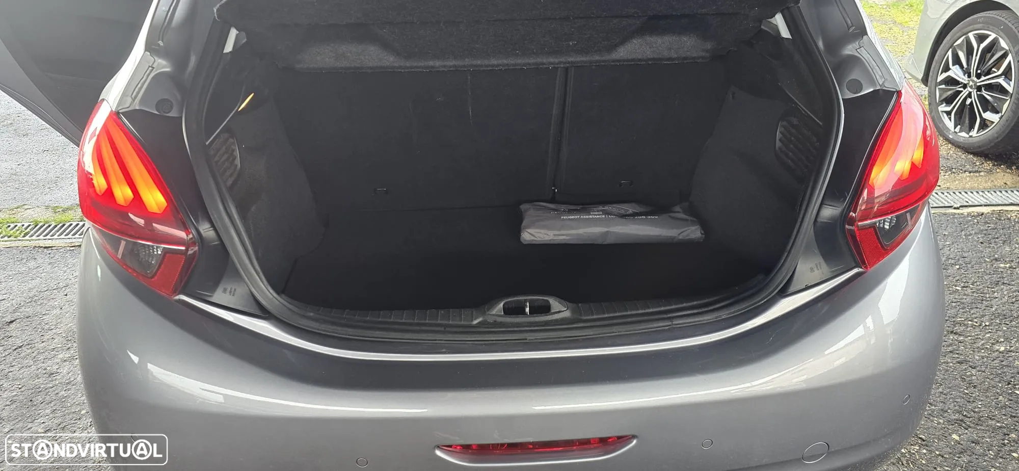 Peugeot 208 1.5 BlueHDi Signature - 19