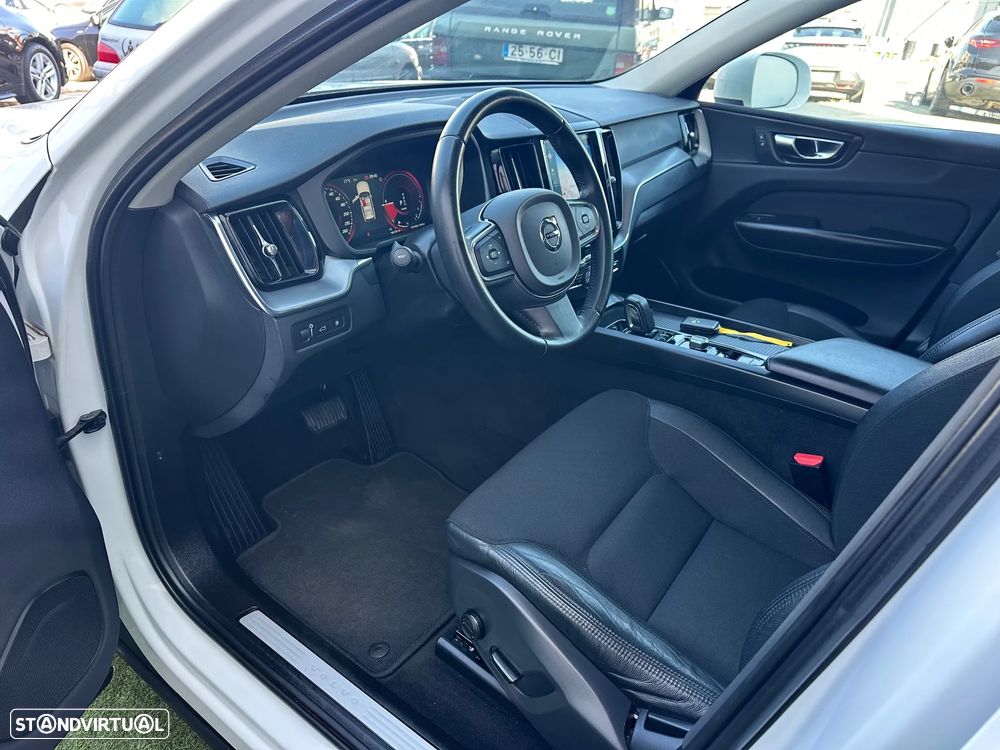 Volvo XC 60 2.0 T8 PHEV Momentum Plus AWD - 6