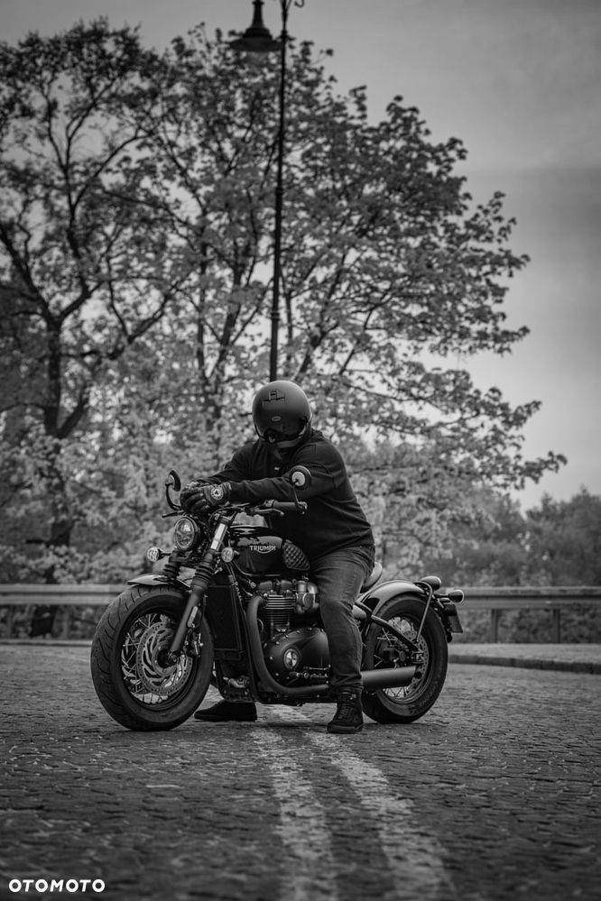 Triumph Bonneville Bobber - 2