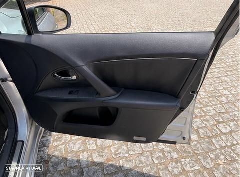 Toyota Avensis SW 2.0 D-4D Exclusive +Pele+GPS - 4