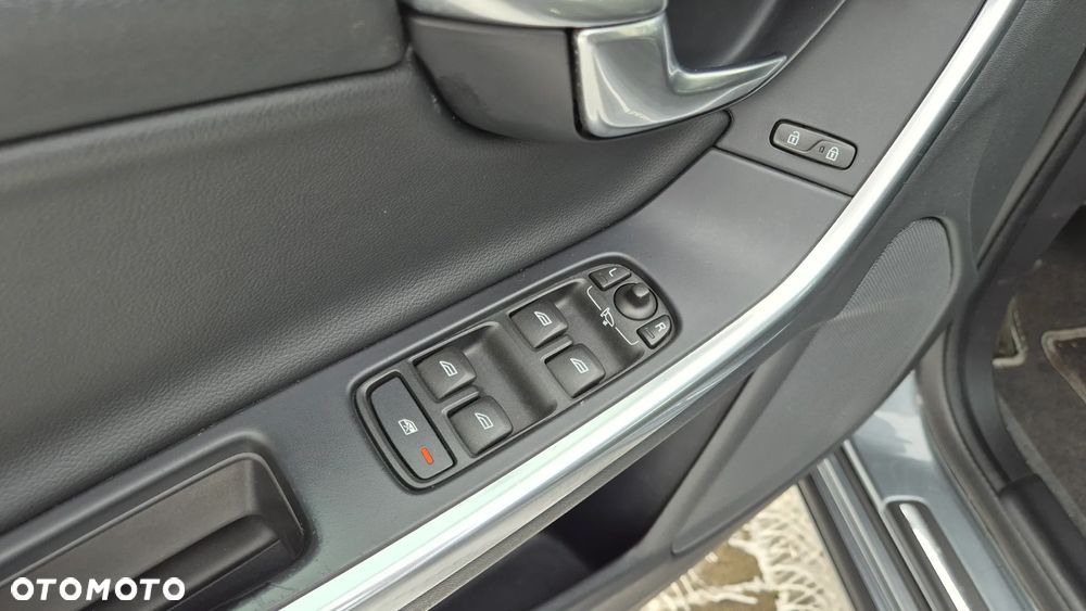 Volvo V60 D2 Summum - 25