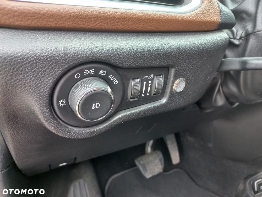 Chrysler Pacifica - 25