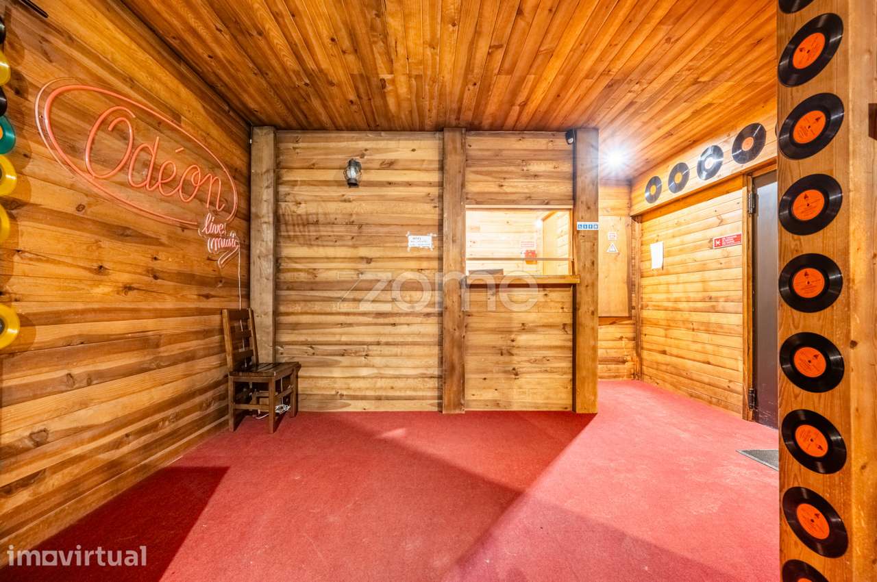 Espaço comercial apto para sala de espetáculos - R. Pinto Bessa, Po... - Grande imagem: 2/36