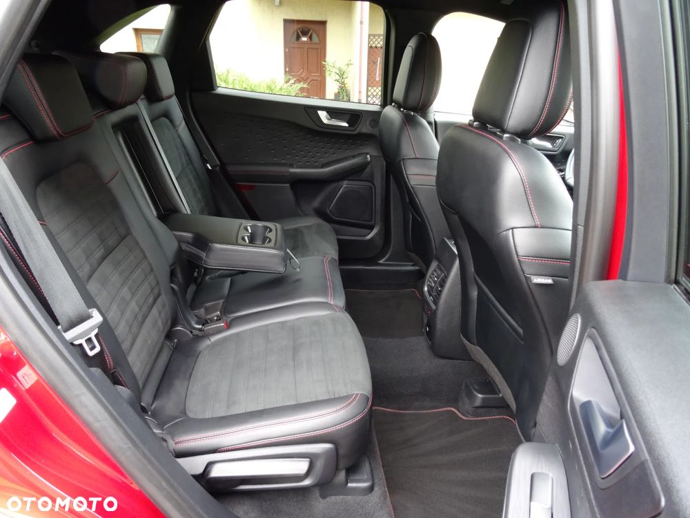 Ford Kuga 1.5 EcoBoost ST-LINE - 32
