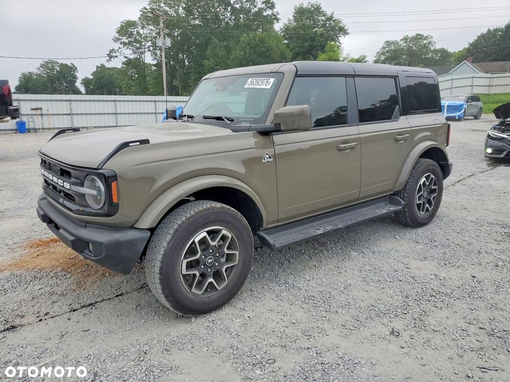 Ford Bronco - 1