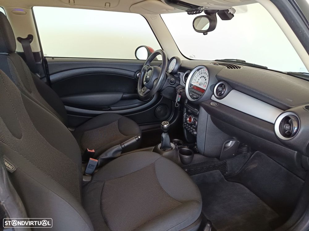 MINI 3 Portas One D - 23