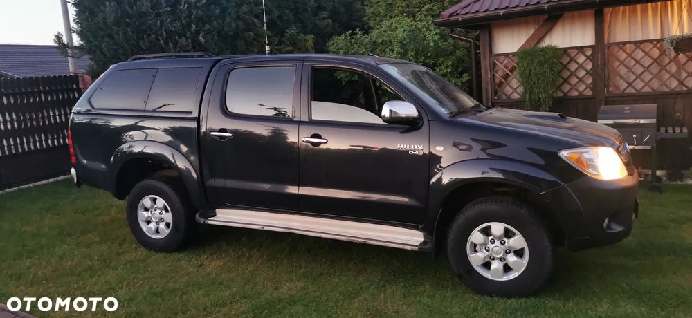 Toyota Hilux 2.5 D-4D DLX + - 1