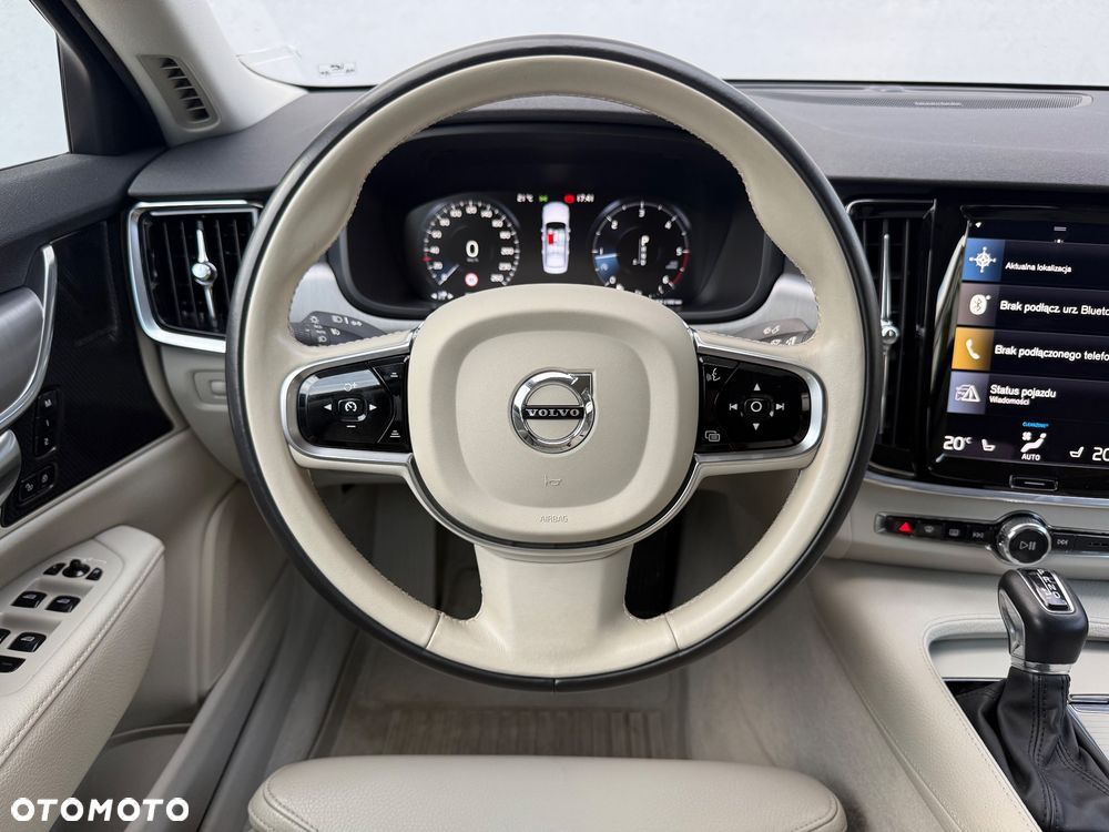 Volvo S90 D4 SCR Momentum Pro - 17