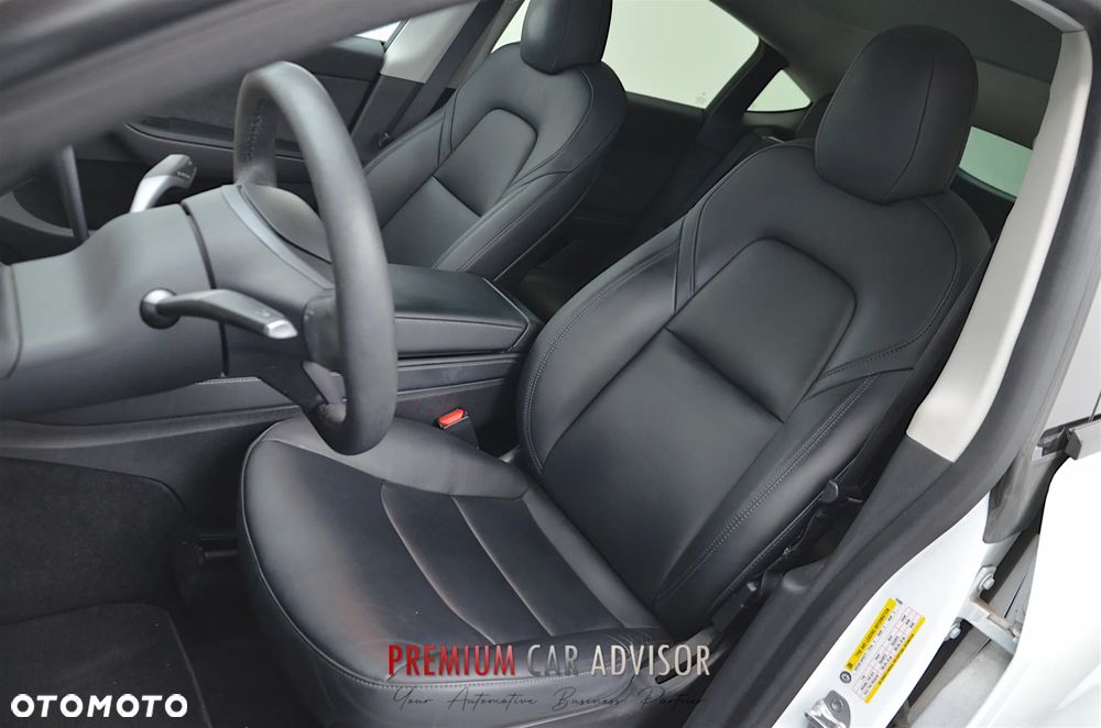 Tesla Model Y Long Range AWD - 8