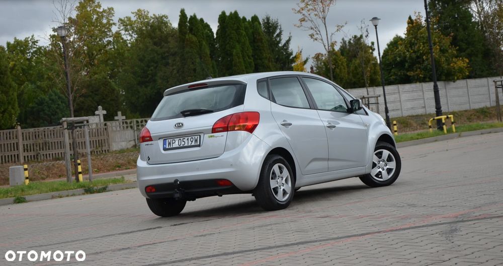 Kia Venga - 10