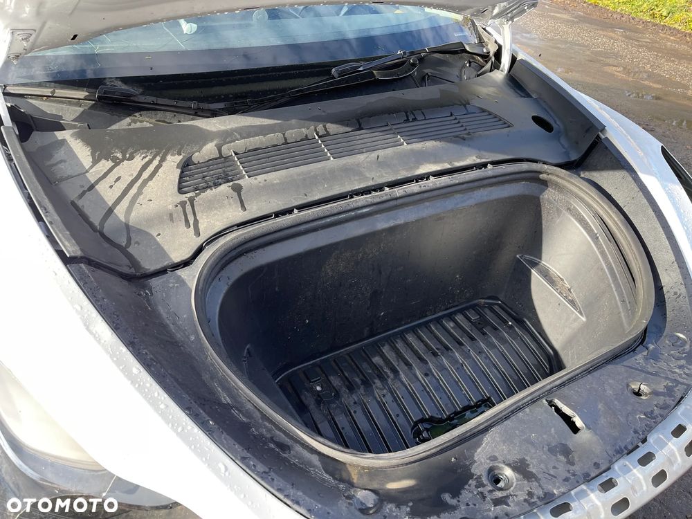 Tesla Y Model RWD - 29