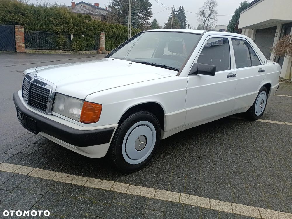 Mercedes-Benz W201 (190) - 2