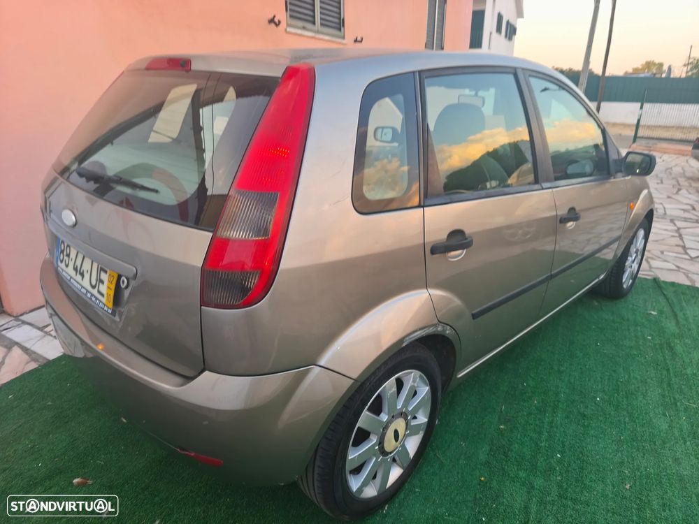 Ford Fiesta 1.4 Ghia - 24