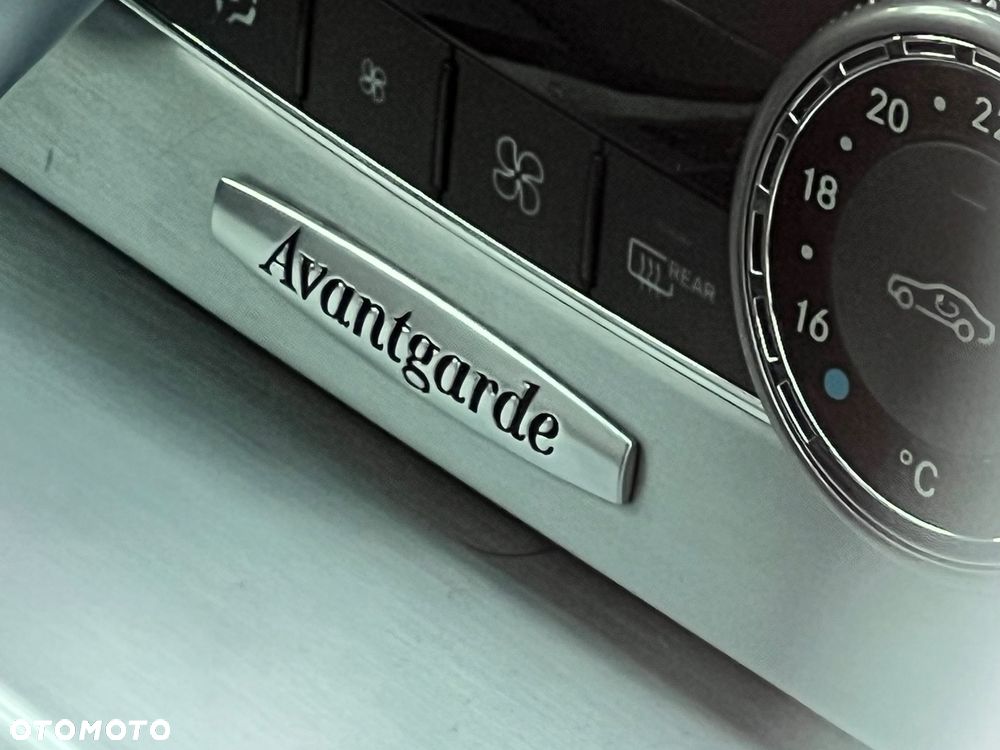 Mercedes-Benz Klasa C 180 CGI Automatik BlueEFFICIENCY Avantgarde - 16