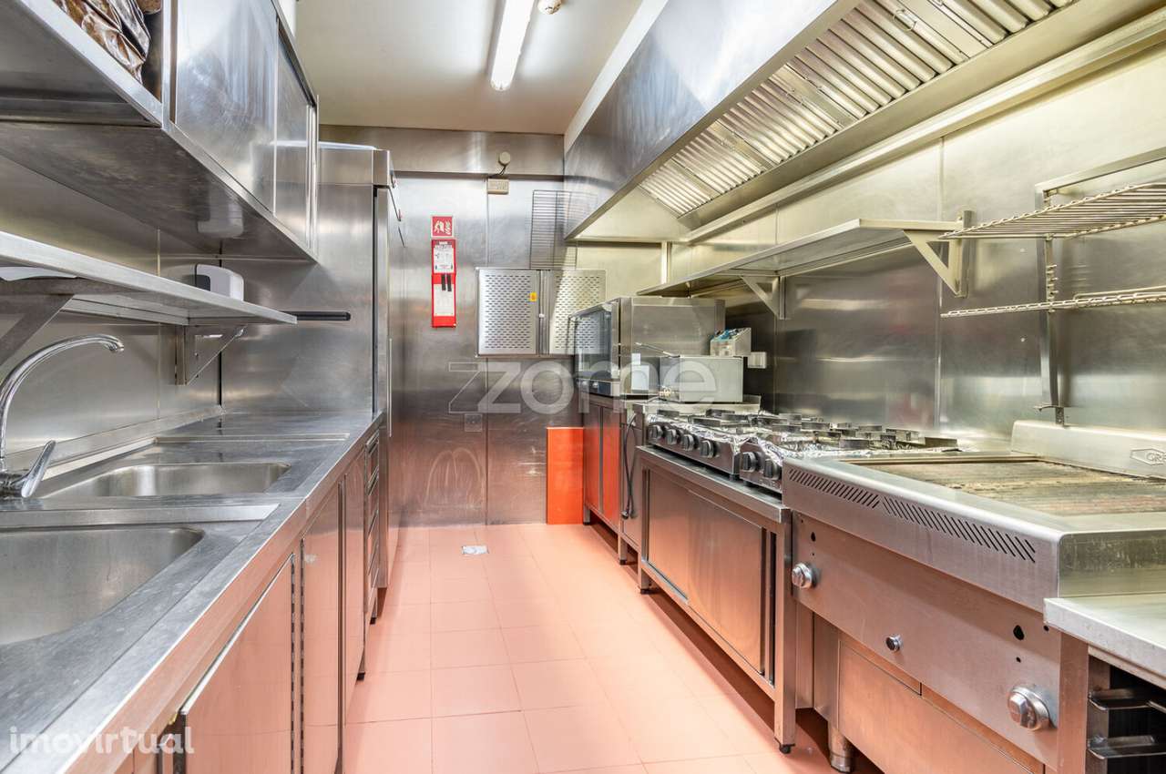 Trespasse de Restaurante de Referência no Centro do Porto - Grande imagem: 2/16