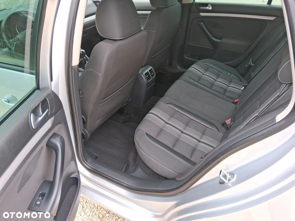 Volkswagen Golf 2.0 TDI DPF MATCH - 13