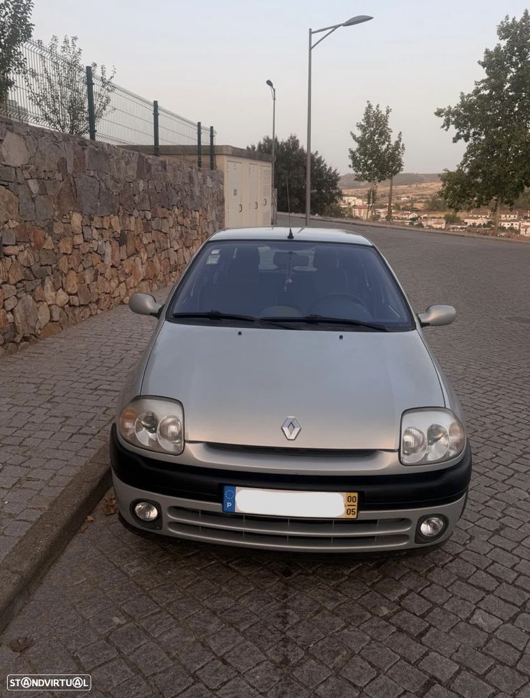 Renault Clio - 1