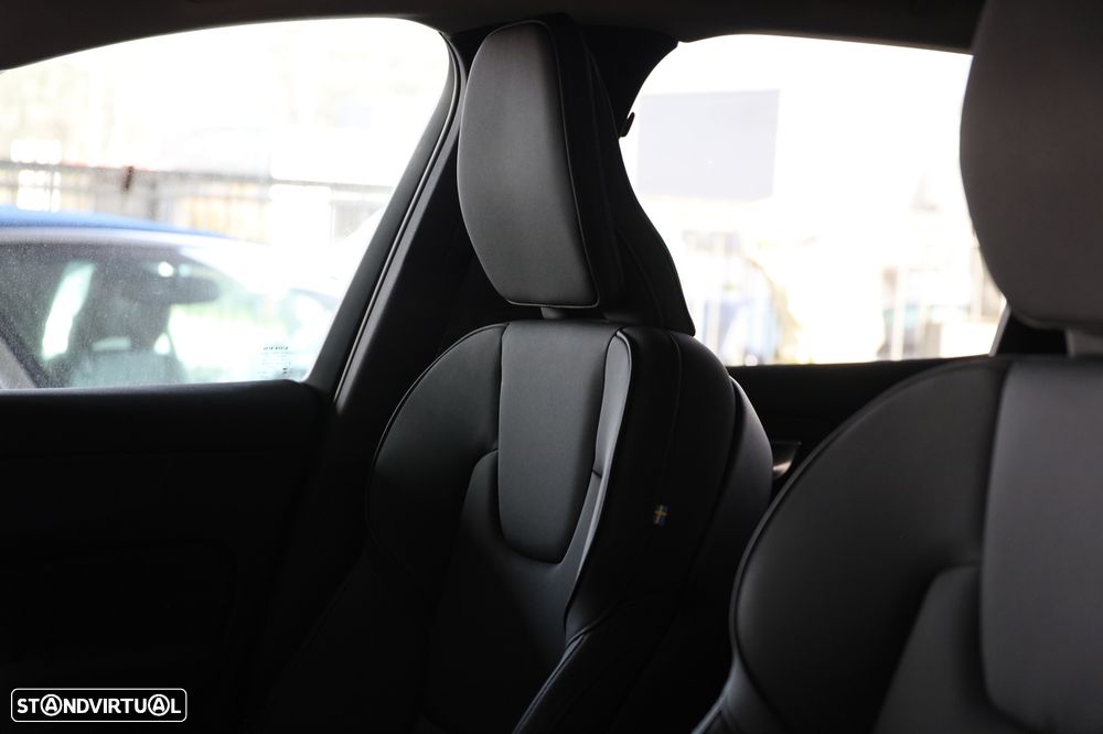 Volvo XC 60 2.0 T6 PHEV Core AWD - 10