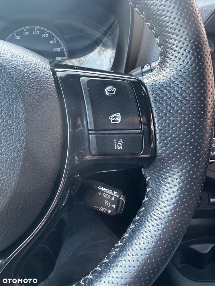 Toyota Yaris Hybrid 100 Life - 16