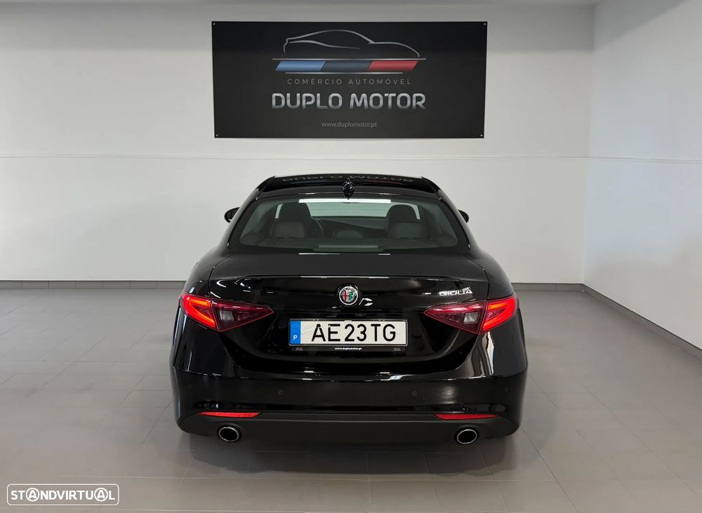 Alfa Romeo Giulia 2.2 AT8 Super - 8