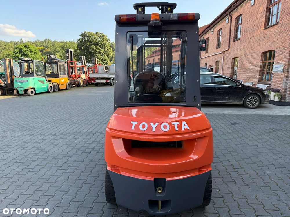 Toyota 02-7FDJF35 - 4