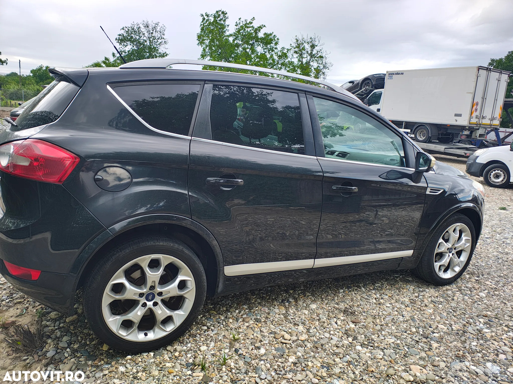 Ford Kuga 2.0 TDCi 4x4 Aut. Champions Edition - 4