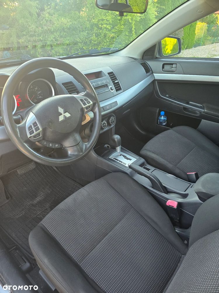 Mitsubishi Lancer - 10