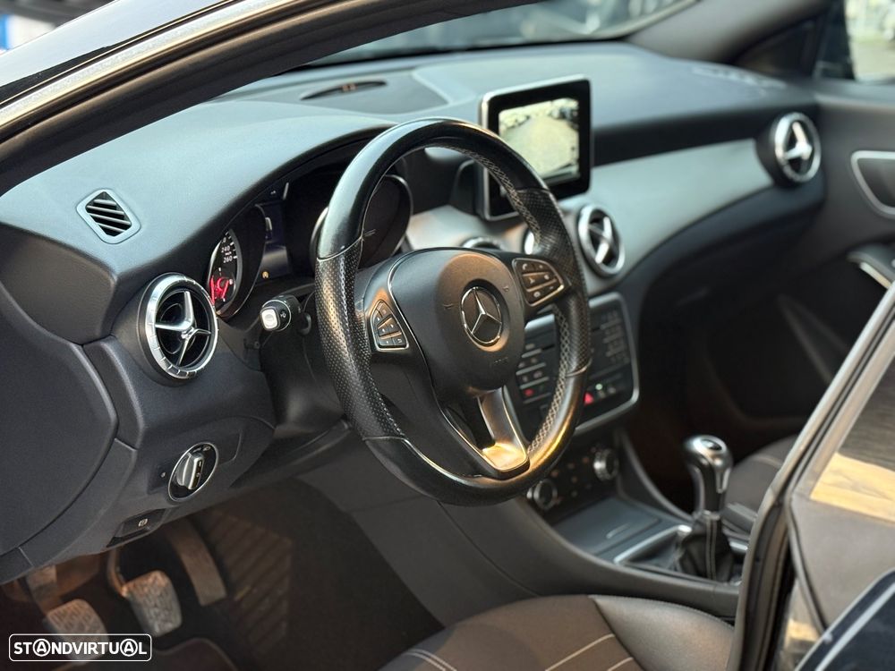 Mercedes-Benz CLA 200 d Shooting Brake - 10