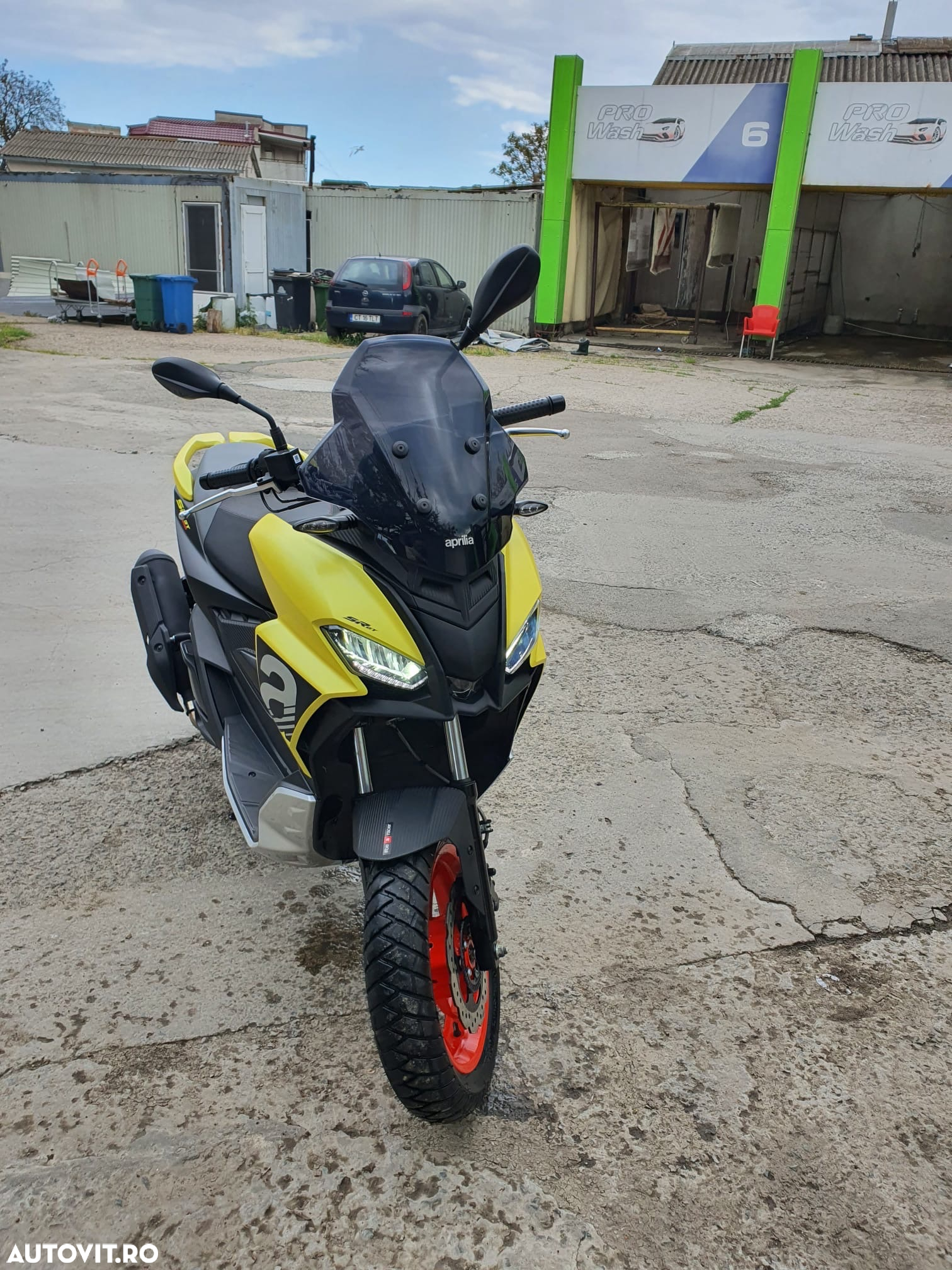 Aprilia SR GT - 5
