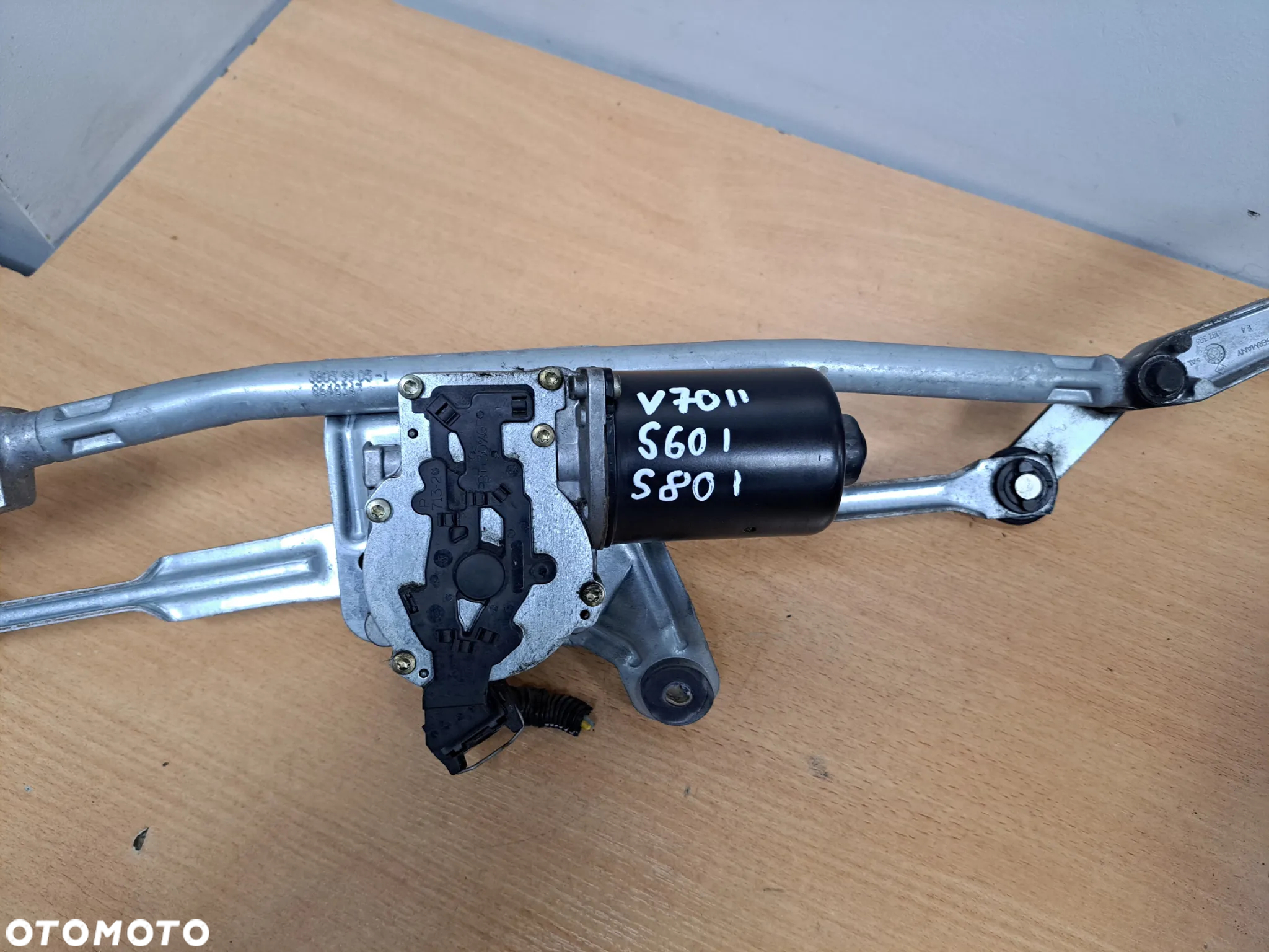 VOLVO V70 II S60 I MECHANIZM WYCIERACZEK SILNICZEK PRZOD - 2