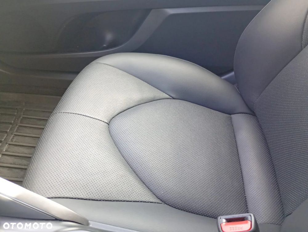 Toyota Camry 2.5 Hybrid Executive CVT - 24