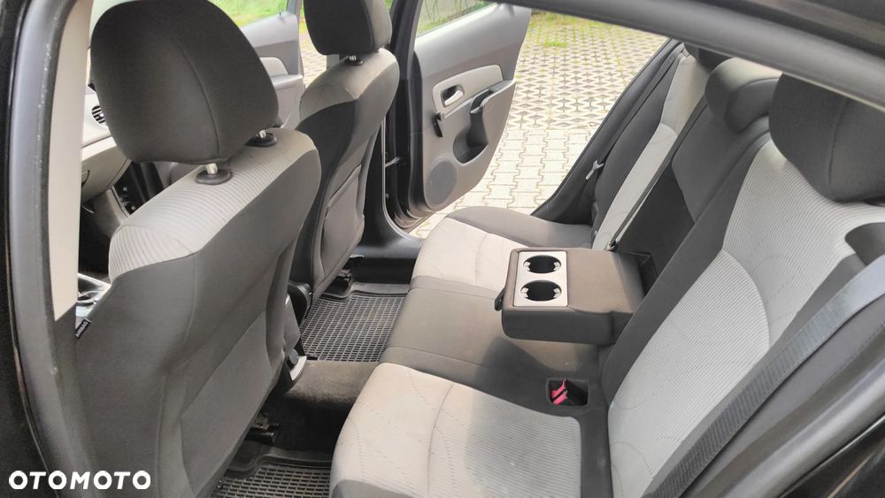 Chevrolet Cruze 1.8 LS+ - 9