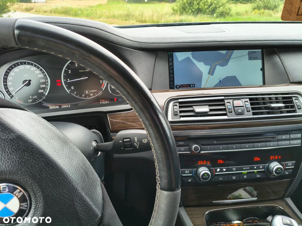 BMW Seria 7 740i - 12