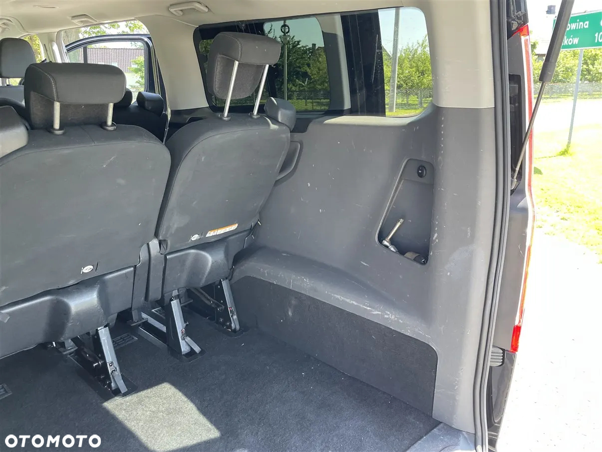 Ford Tourneo Custom - 19