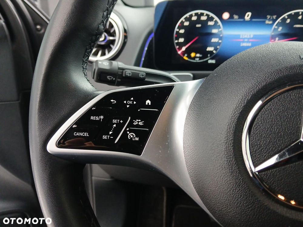 Mercedes-Benz GLB 200 Progressive 7G-DCT - 17