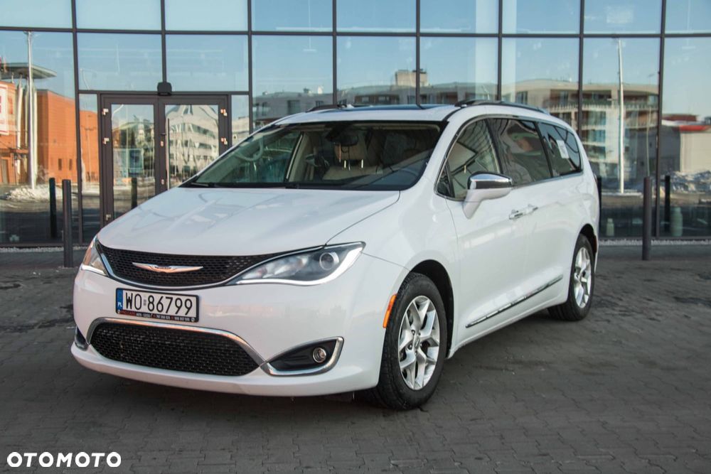 Chrysler Pacifica - 1
