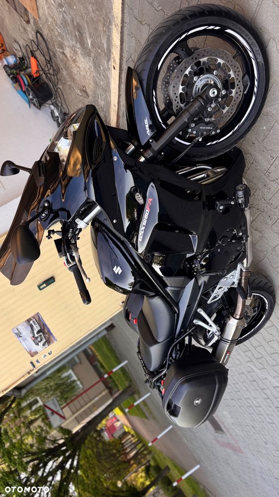 Suzuki GSX - 36