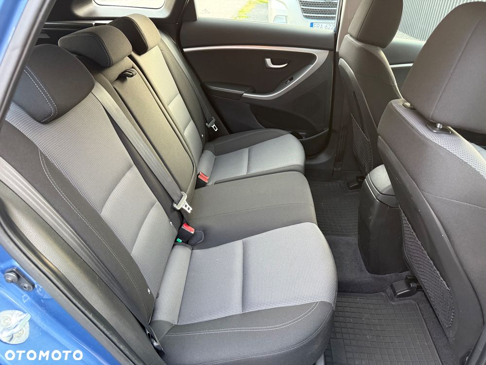 Hyundai i30 blue Kombi 1.4 YES Gold - 13