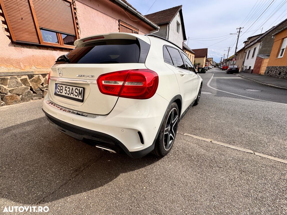Mercedes-Benz GLA 200 d - 4