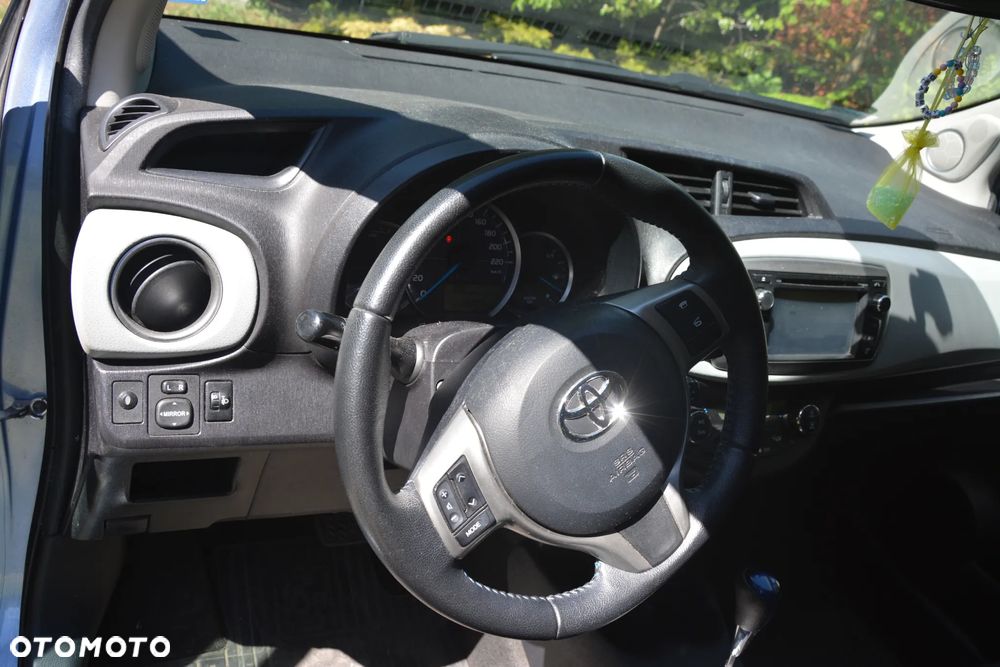 Toyota Yaris Hybrid 100 Dynamic - 7