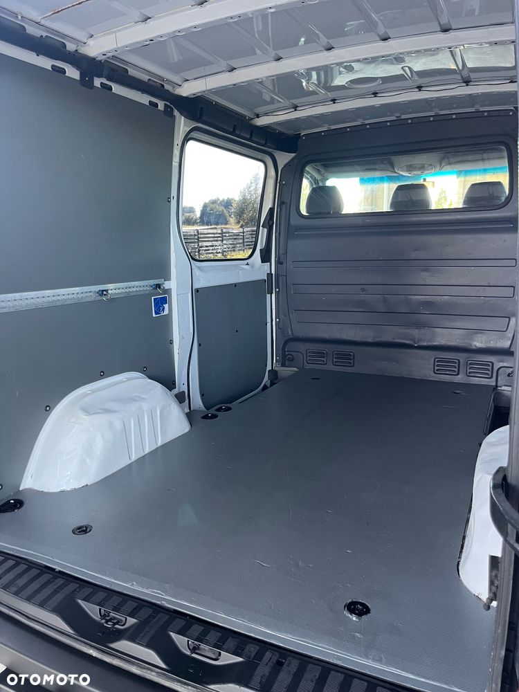 Mercedes-Benz Sprinter - 23