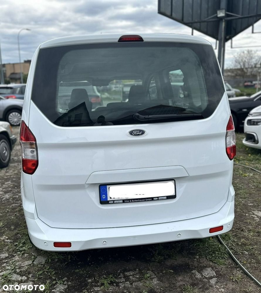 Ford Transit Courier - 9