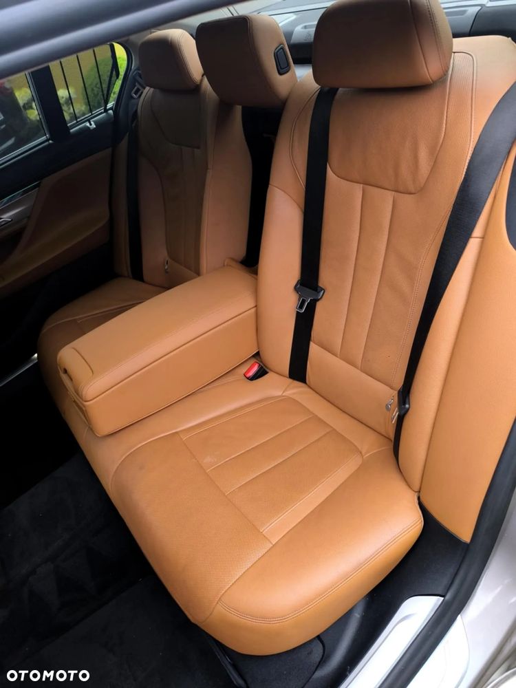 BMW Seria 7 740Li - 11