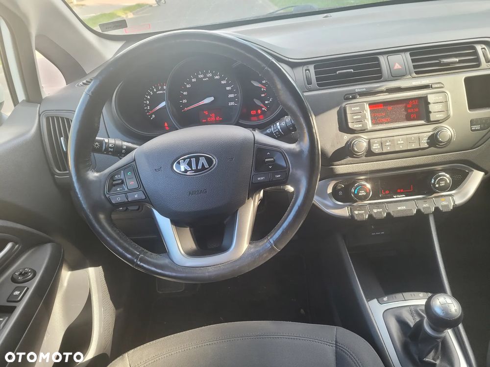 Kia Rio 1.2 Attract - 10