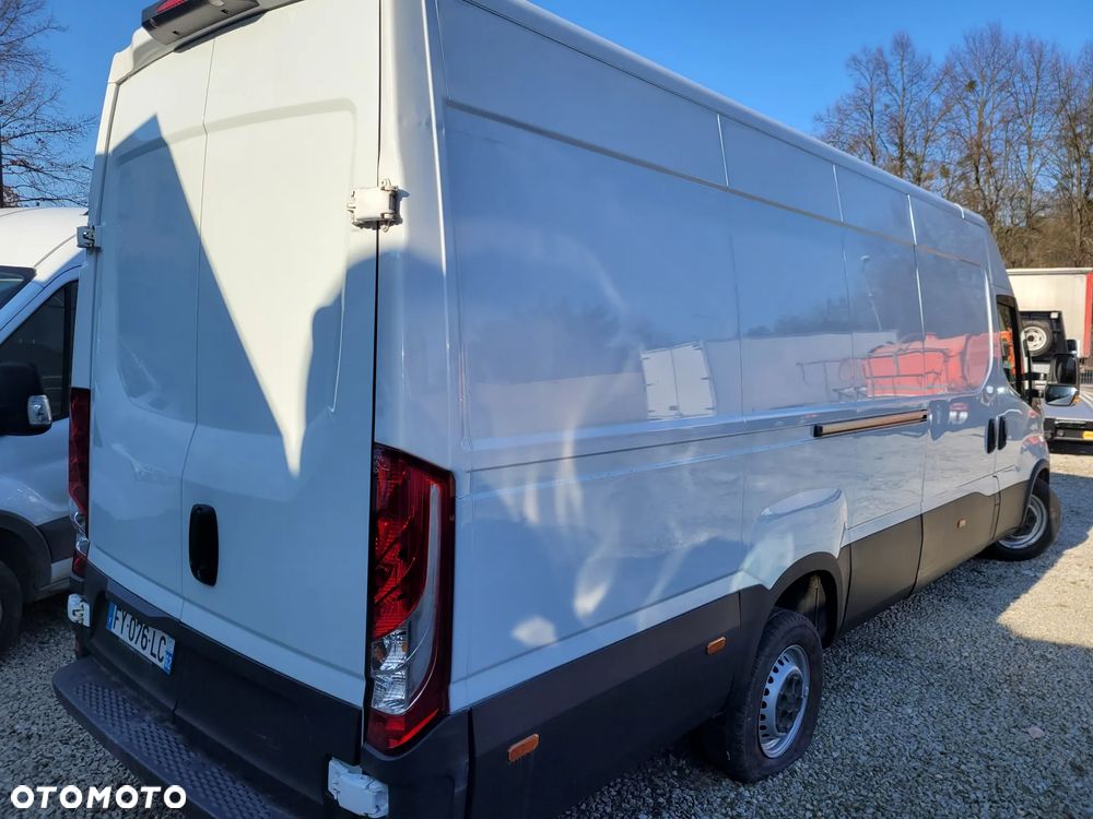 Iveco 35s18 - 12
