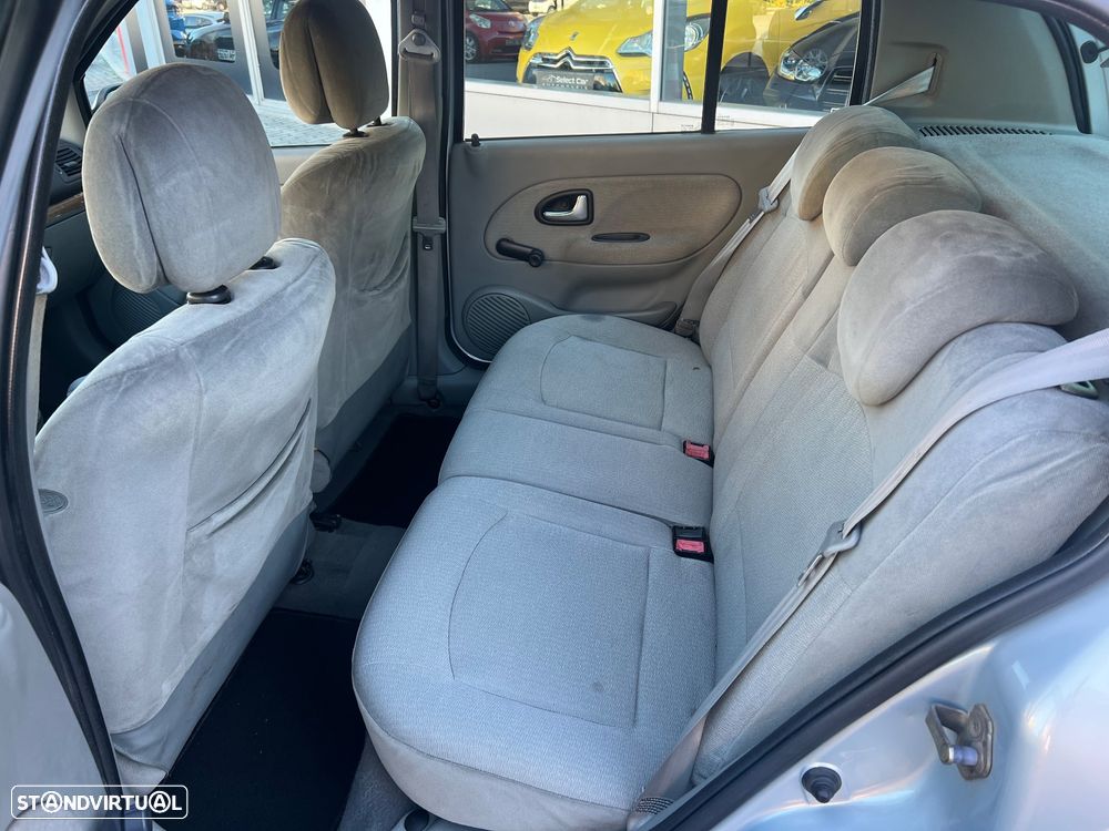 Renault Clio 1.2 16V Privilège - 12