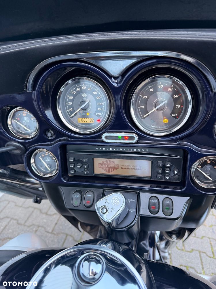 Harley-Davidson CVO Street Glide - 4