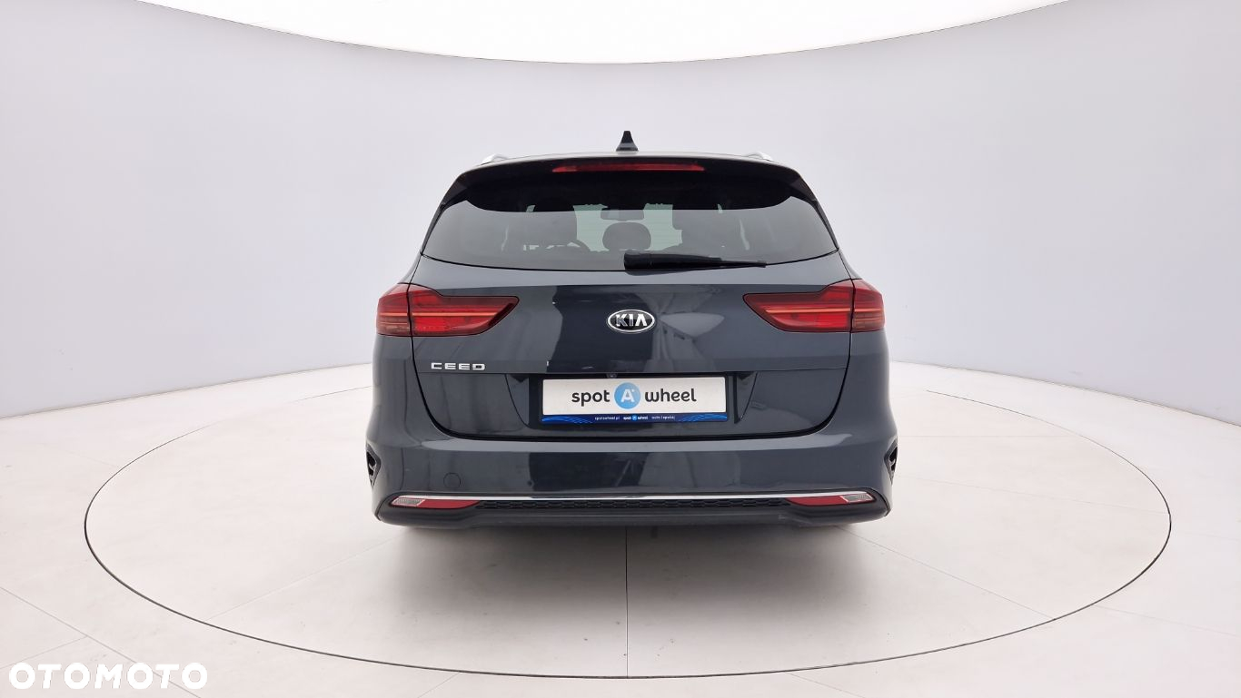 Kia Ceed - 8