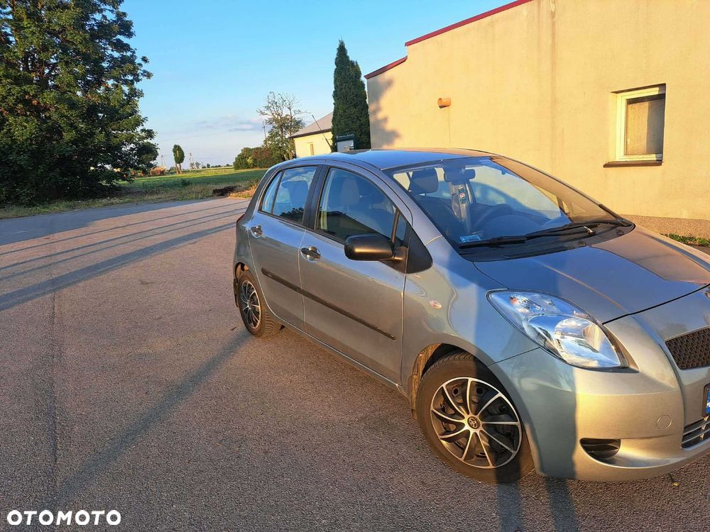 Toyota Yaris - 4